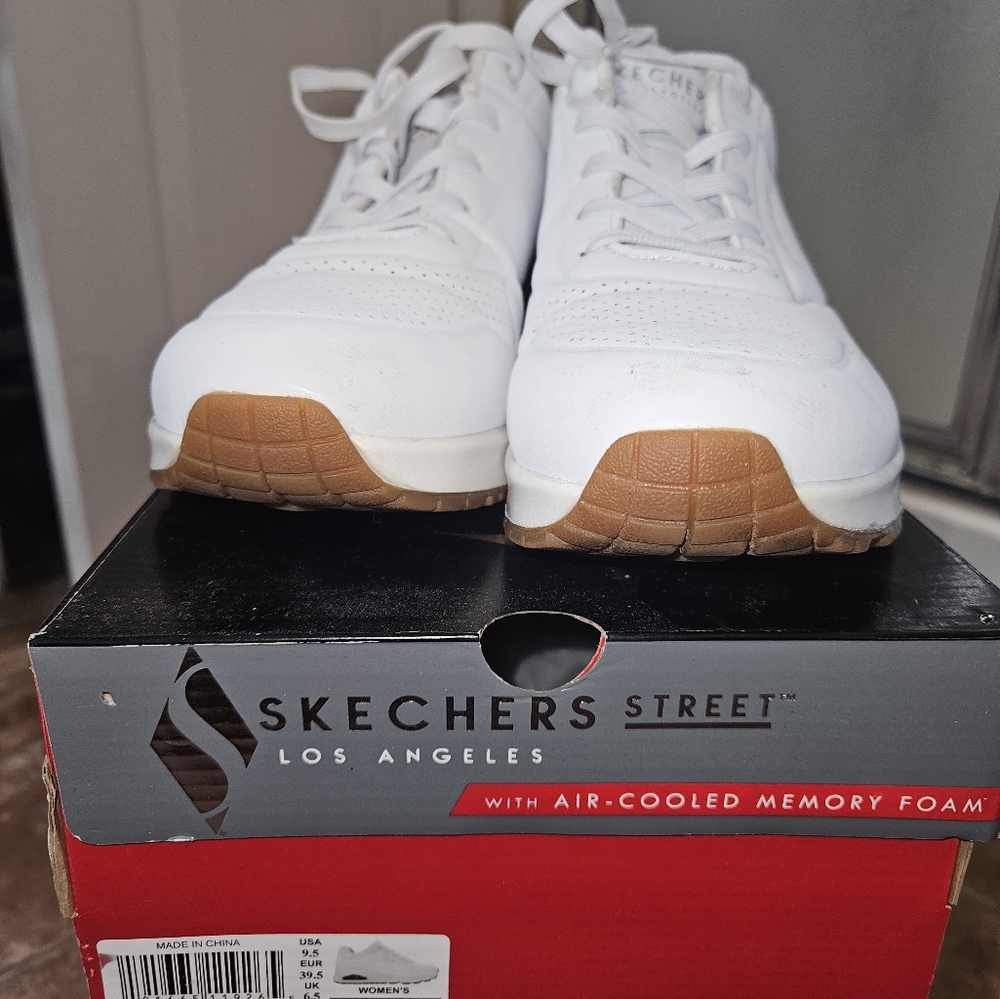 Women's Sketchers Street Los Angeles Size 9.5